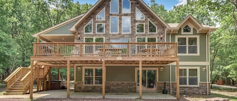 Exterior View of our Poconos Vacation Rental - Snowcap