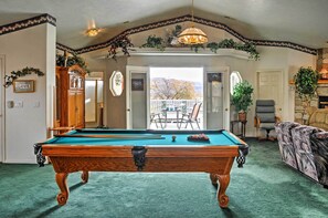 Studio Interior | Free WiFi | A/C | Smart TV | Gas Fireplace