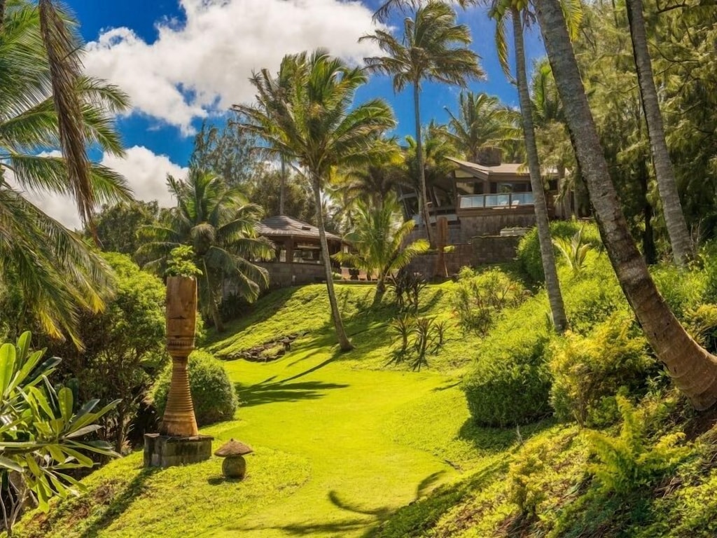 Hawaii Airbnb perched against a lush cliff