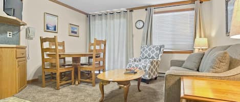 Mountain Lodge 238 is your Snowshoe home away from home