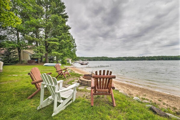 Traverse City Vacation Rental | 4BR | 2BA | 2,008 Sq Ft | 1 Step for Access