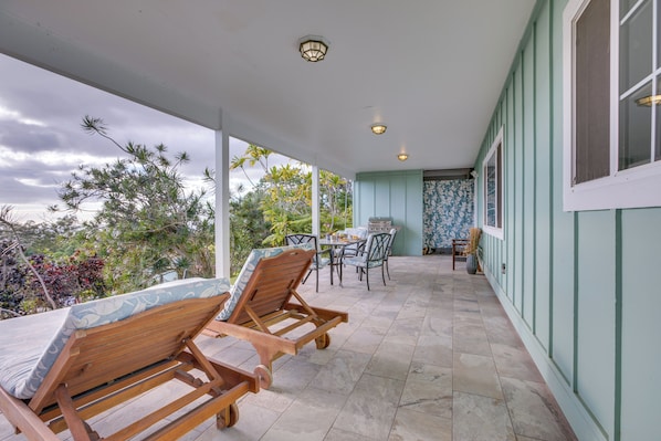 Kailua-Kona Vacation Rental | 1BR | 1BA | 820 Sq Ft | Stairs Required