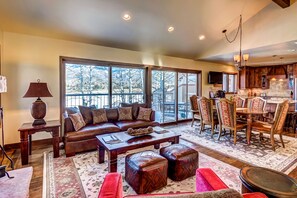 Open Foor Plan - Living Room With Wood Burning Fireplace, Dining Area, Gourmet Kitchen And Large Balcony