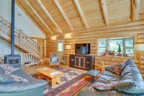 Living Room | Free WiFi | Wood-Burning Stove