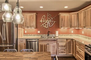 Kitchen - Full view of the gorgeous kitchen, full with a stainless steal fridge, dishwasher and stove/oven