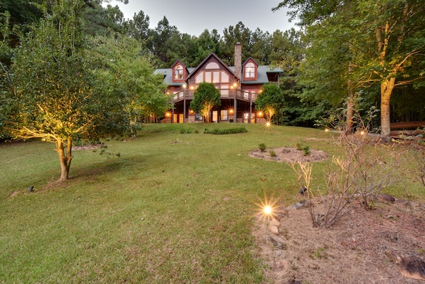 Ellijay Vacation Rental | 4BR | 3.5BA | 3,300 Sq Ft | Stairs Required