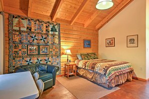 Studio | Queen Bed