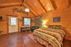 Living Space | Pet Friendly w/ Fee