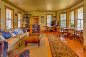 The home boasts 3 bedrooms, 3.5 bathrooms, and room for 6 guests!