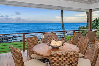 Hale Ilikai By Parrish Kauai: fabulous family location with oceanfront views and