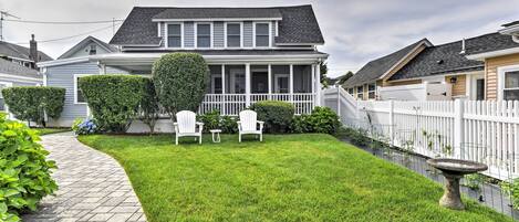 Enjoy a relaxing beach retreat at this vacation rental house in Onset.