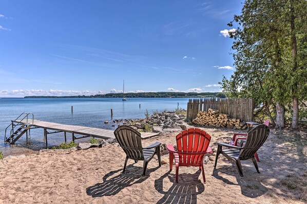 Suttons Bay | 1BR | 1BA | 525 Sq Ft | Step-Free Access