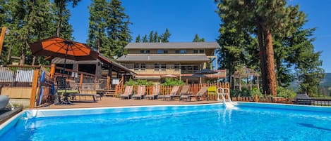 The Huntley Lodge and Retreat - The Huntley Lodge and Retreat with a private pool!