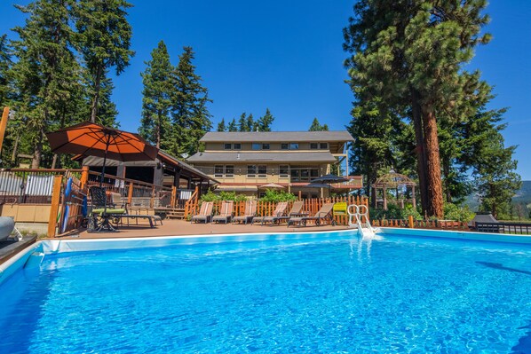 The Huntley Lodge and Retreat - The Huntley Lodge and Retreat with a private pool!