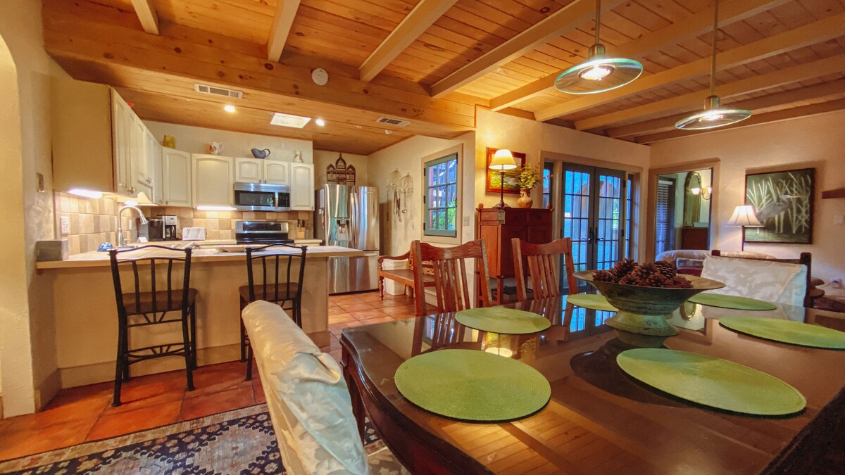 HACIENDA 3 bedrooms, 3 bathrooms
