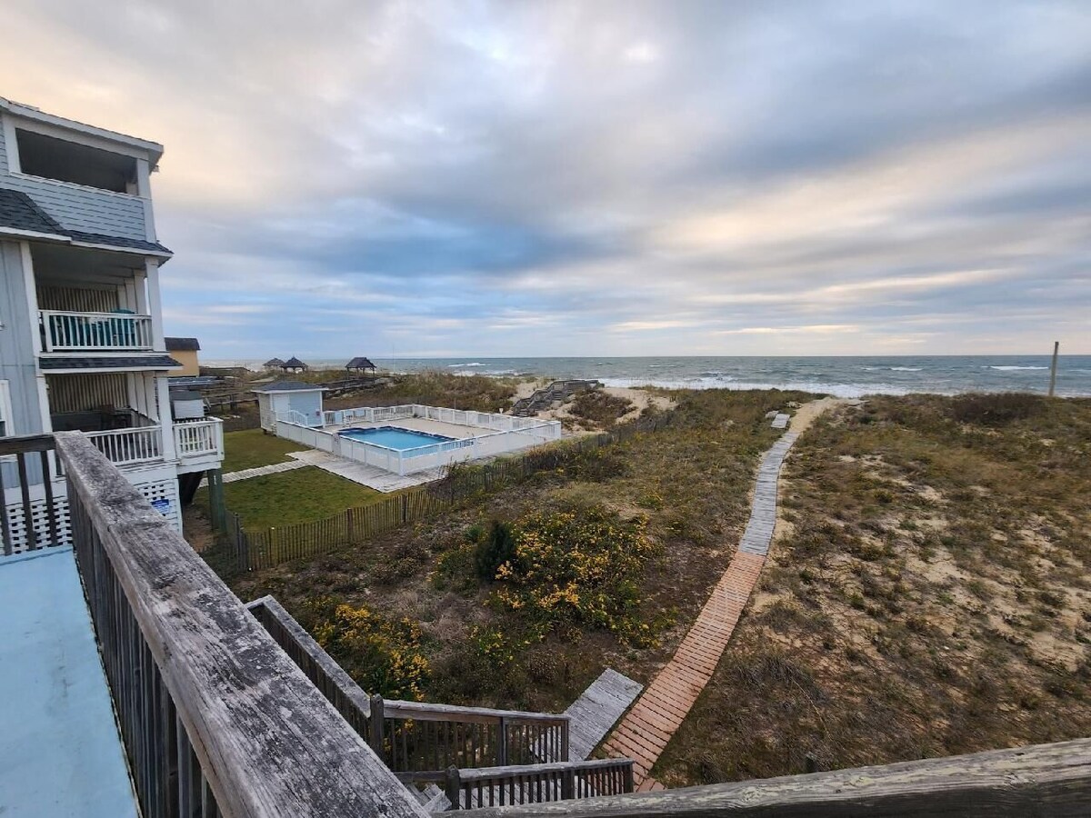 KD1511- Oceanfront- 4 BRs, Direct Beach Access, Classic Beach House!