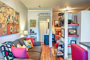 Living Area | Cable TV | Free WiFi | Central A/C & Heat