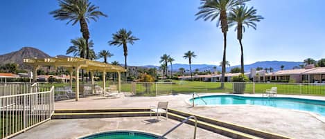 Experience the best of Palms Springs Desert Resorts at this Indian Wells condo.