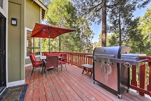 Furnished Deck | Gas Grill
