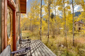 Private Deck | Gas Grill | Mountain Views