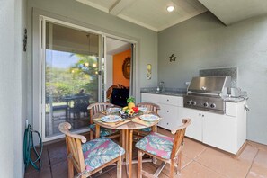 Fantastic outdoor dining and grilling area with a built in Viking gas BBQ