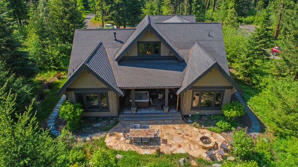 Buttercup Manor in Suncadia! - Buttercup Manor is one of the most private settings in Suncadia! Fantastic outdoor living space.