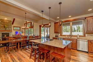 The Tilted Wagon in Suncadia - All Seasons Vacation Rentals - Fully stocked gourmet kitchen. Perfect for making fabulous in-home meals.