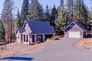 Cascade Pines - All Seasons Vacation Rentals - Cascade Pines in the Fall!  Great time to visit with value season rates and free night specials!