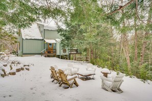 Private Yard | Fire Pit | Outdoor Seating