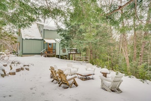 Private Yard | Fire Pit | Outdoor Seating