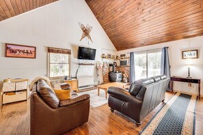 Living Room | Free WiFi | Smart TV