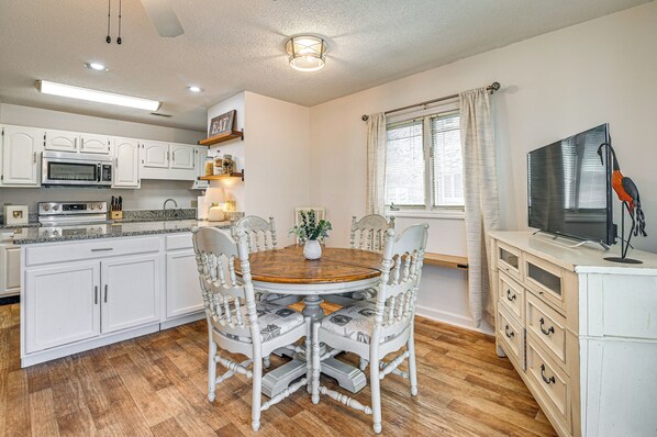 Myrtle Beach Vacation Rental | 2BR | 2BA | Steps Required | 950 Sq Ft