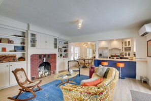 Living Room | Free WiFi