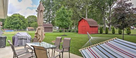 Lay back in the hammock and enjoy the yard at this 1-bed vacation rental.