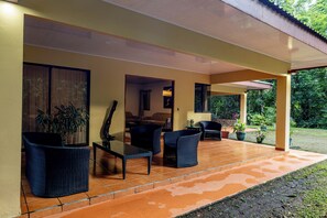 Great property just 1 mile from downtown La Fortuna