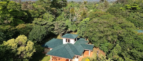 Great home just 1 mile from downtown La Fortuna