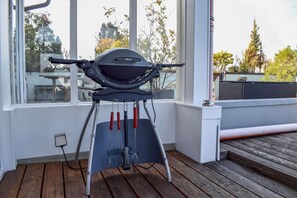 High quality weber barbeque. Very hot in 5 minutes. Super easy handling.