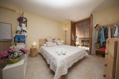 El Faro Apartments in Plaça de la Font Tarragona, Old Town, Sunny