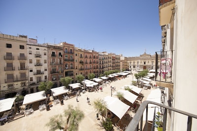 El Faro Apartments in Plaça de la Font Tarragona, Old Town, Sunny