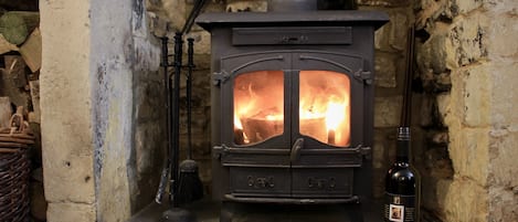 Working log burner. One small basket of logs supplied (Nov-Mar).