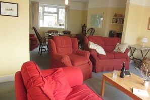 Cosy sofas, armchairs and the dining area