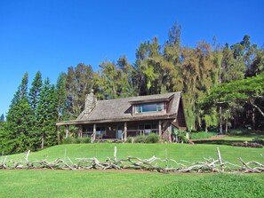 Lodge house / sleeps 4 / 2 baths / Private or family location, Best Value, Wifi