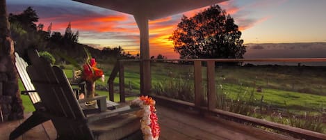 Aloha - Kohala Lodge sleeps 4/ 2 baths. Great location for couples or families.