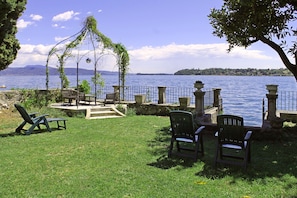 The lakeside pavillon