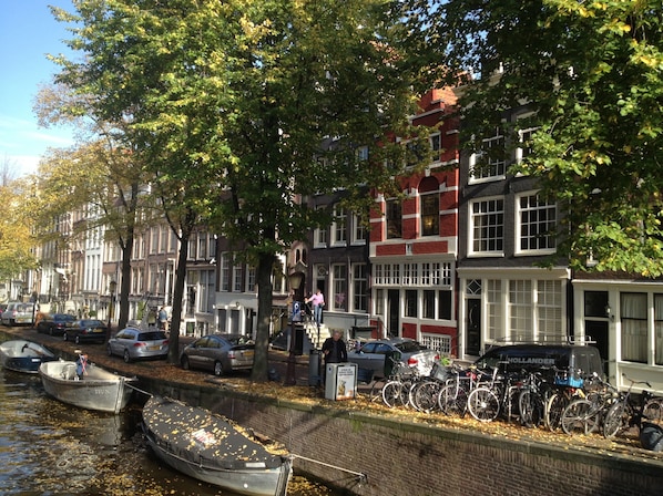 Original canal houses around Sonnenberg