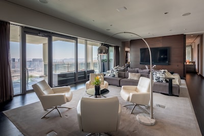 NEWLY REMODELED PENTHOUSE 550 FEET ABOVE THE LAS VEGAS STRIP!!