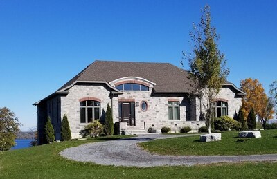 Luxury Vacation Home in Prince Edward County Ontario