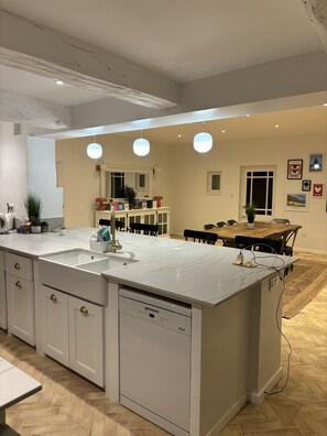 Open plan kitchen/diner 