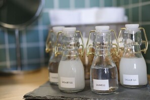 Bathroom amenities