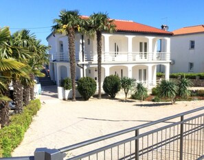 The house and the front yard with 3 parking places 